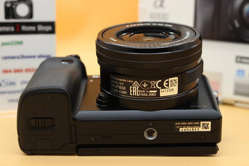 ขาย  SONY A6000 + Lens 16-50mm (สีดำ) อดีตประกันศูนย์ สภาพ 95% มีรอยใต้ฐานจากการใช้งานนิดหน่อย ชัตเตอร์ 4,XXXรูป มี Wi-Fiในตัว เมนูภาษาไทย ถ่าย VDO Full HD